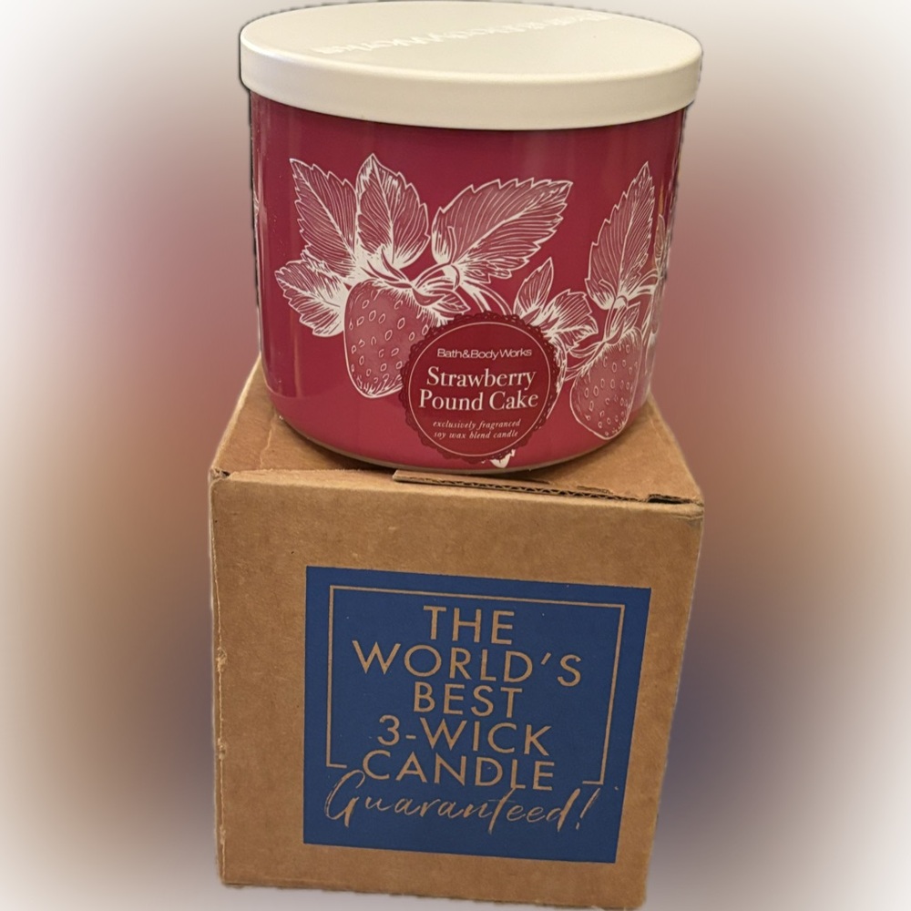 3 Wick - Bath & Body Works Strawberry Pound Cake Candle